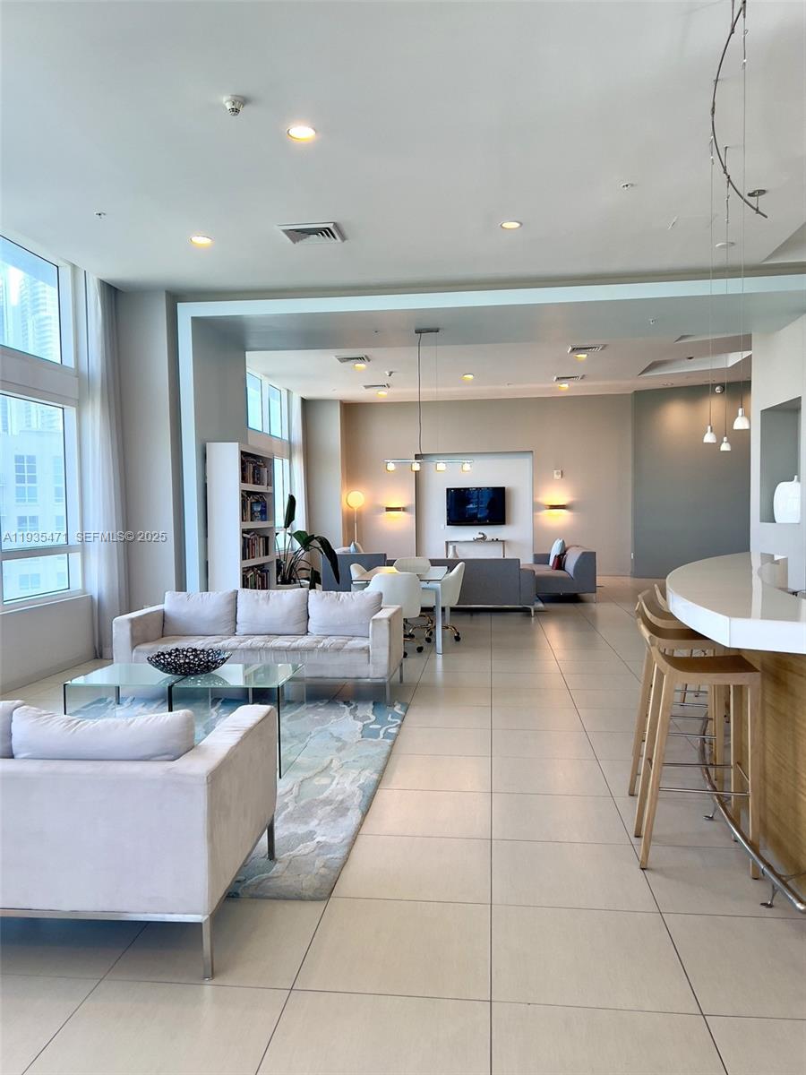 1900 N Bayshore Dr #2117, Miami FL 33132