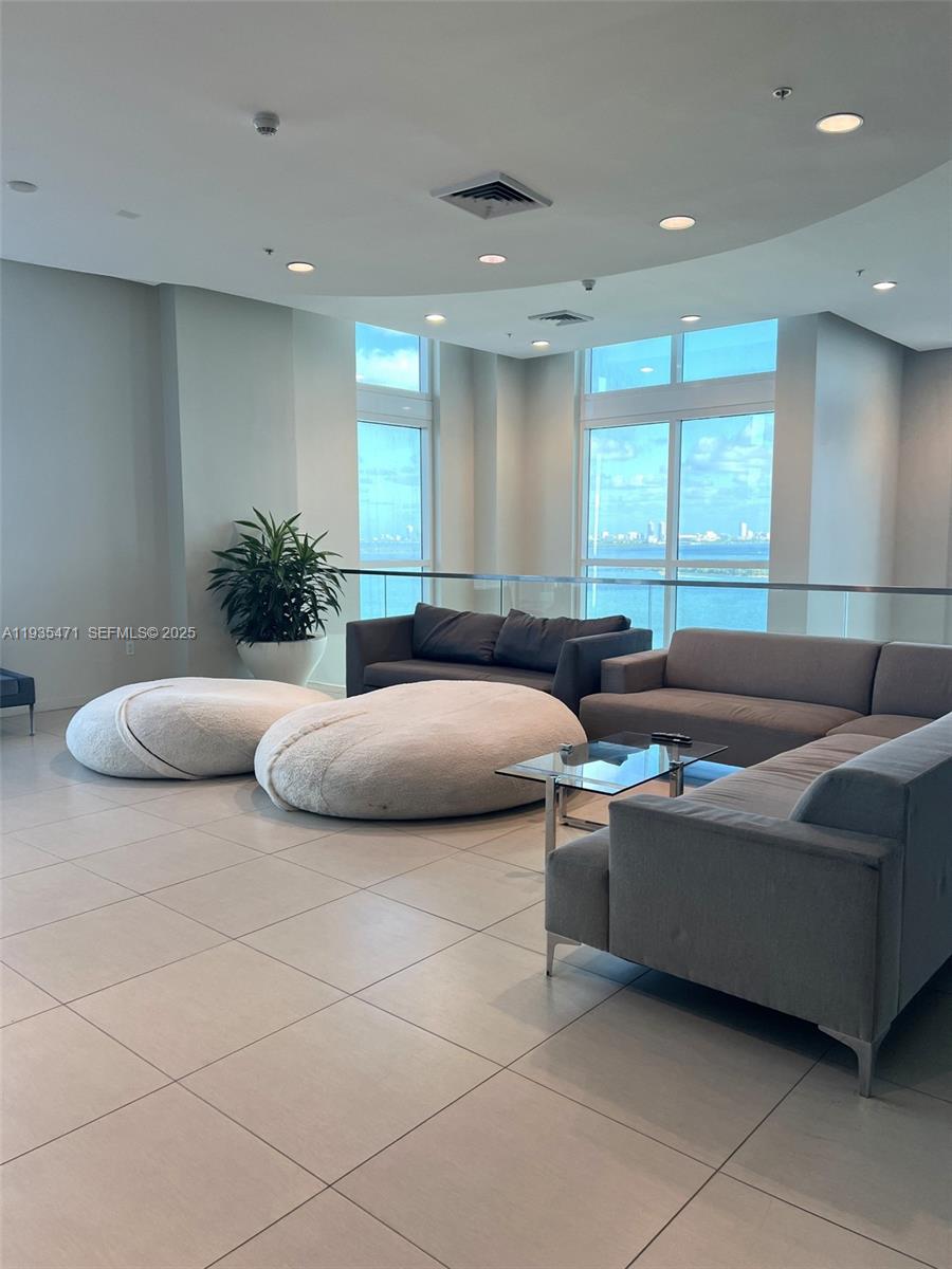 1900 N Bayshore Dr #2117, Miami FL 33132