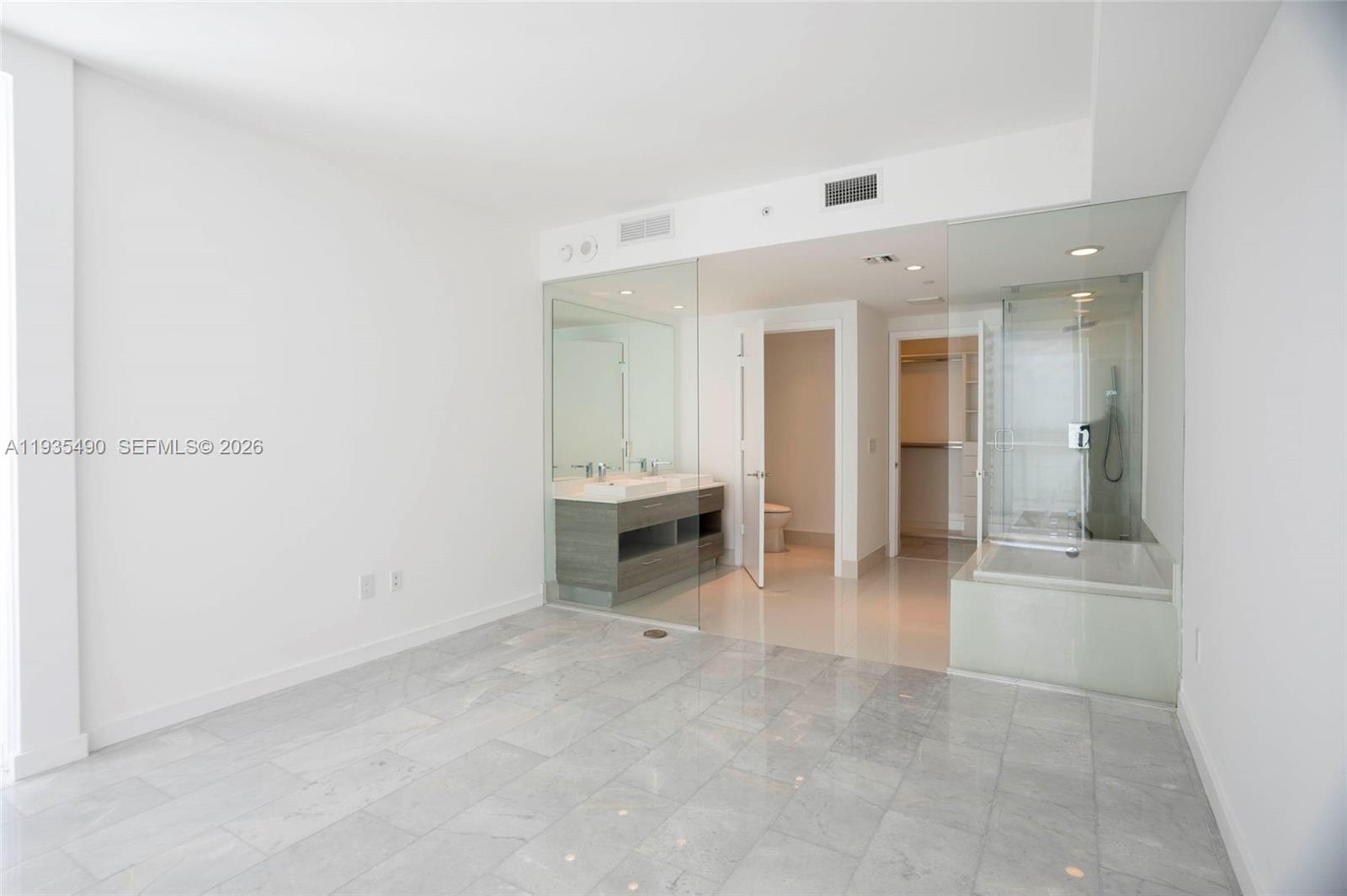 650 NE 32nd St #2701, Miami FL 33137