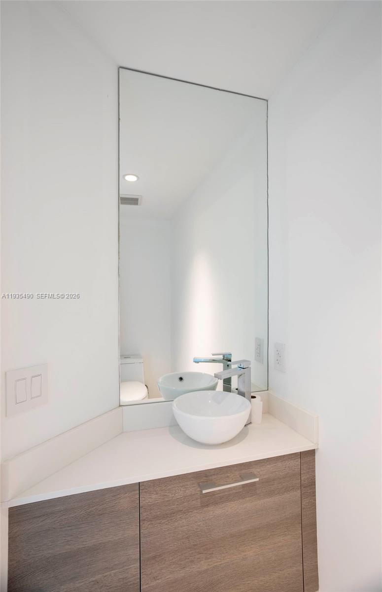 650 NE 32nd St #2701, Miami FL 33137