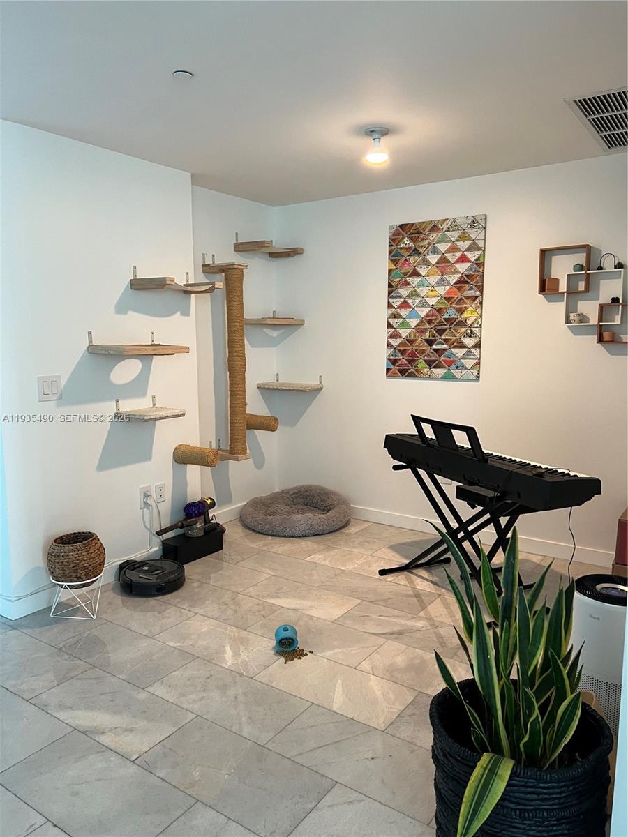 650 NE 32nd St #2701, Miami FL 33137