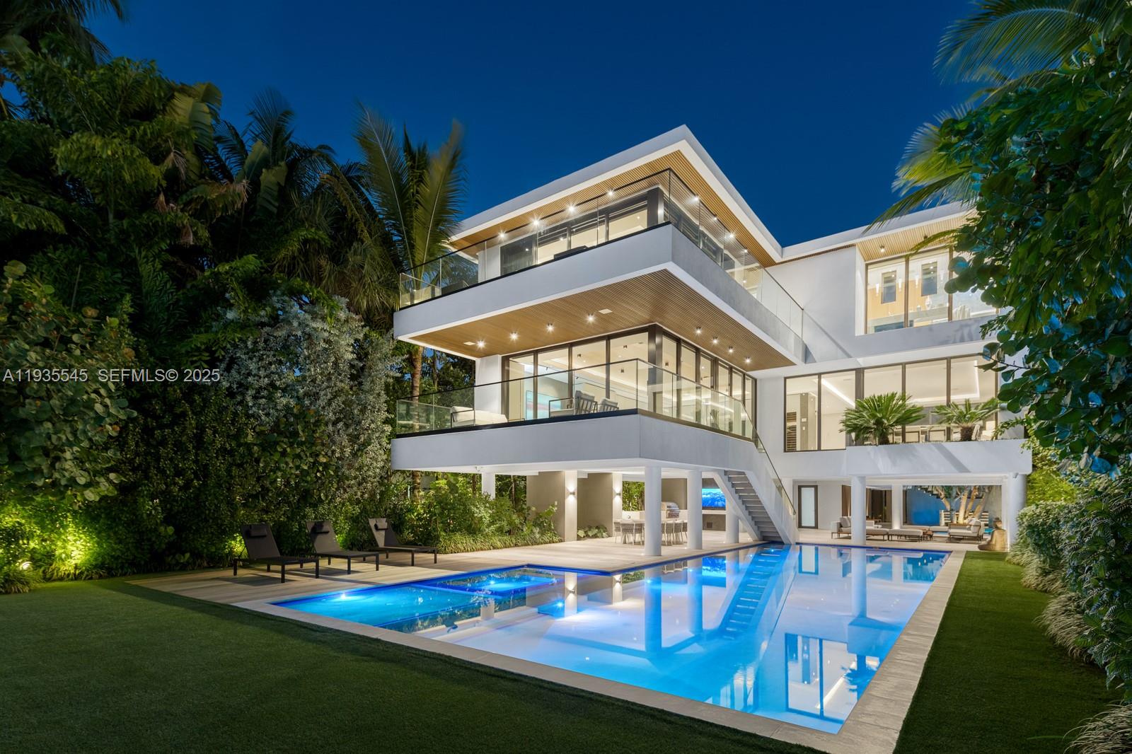 40 W Rivo Alto Dr, Miami Beach FL 33139