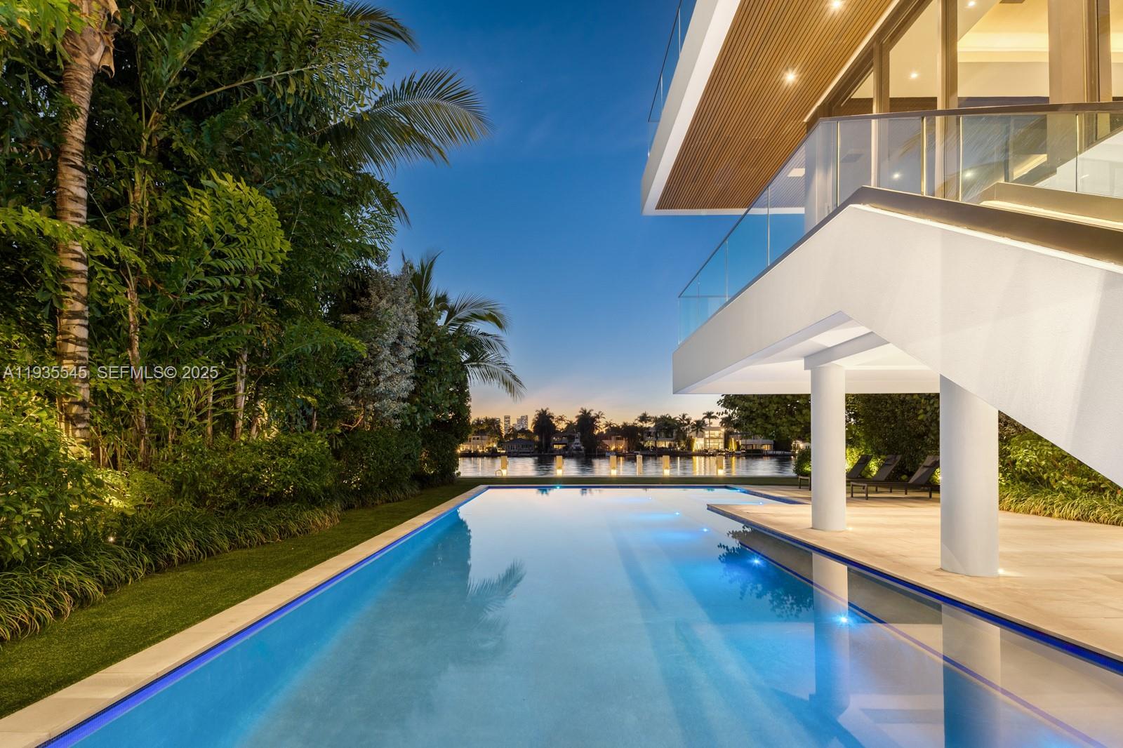 40 W Rivo Alto Dr, Miami Beach FL 33139