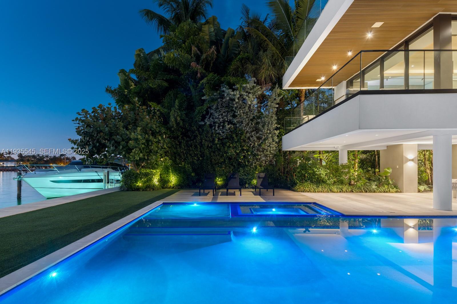 40 W Rivo Alto Dr, Miami Beach FL 33139