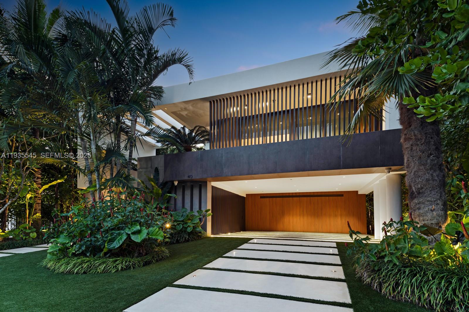 40 W Rivo Alto Dr, Miami Beach FL 33139