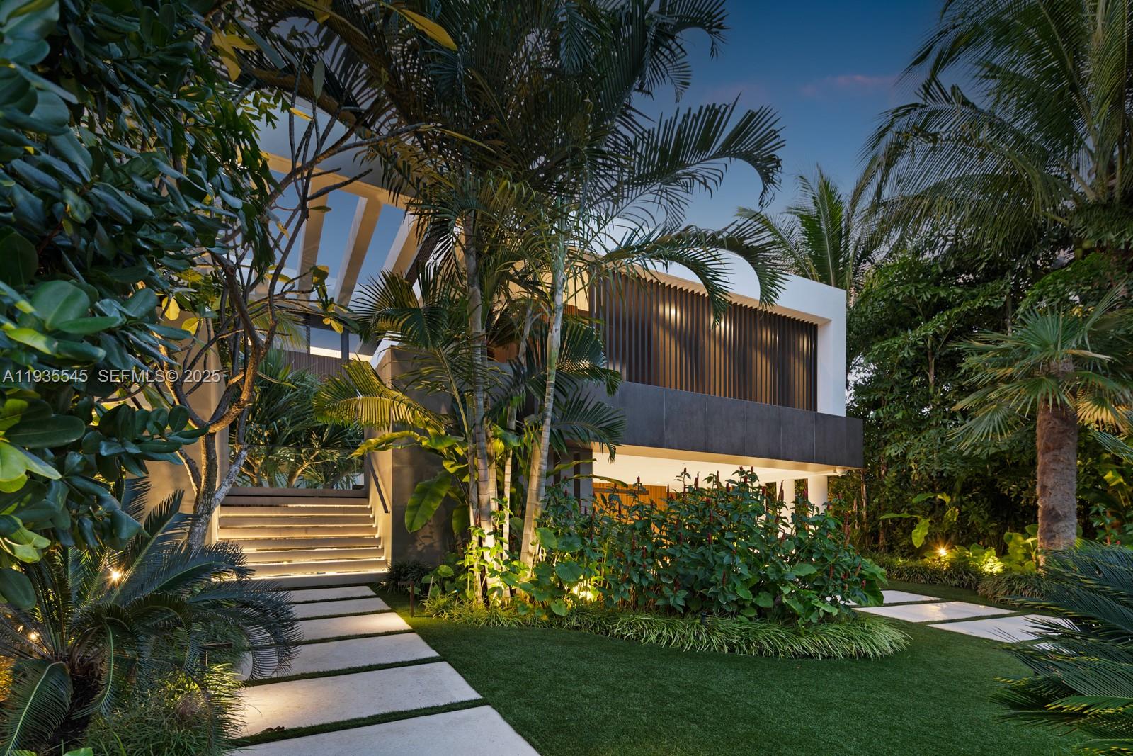 40 W Rivo Alto Dr, Miami Beach FL 33139