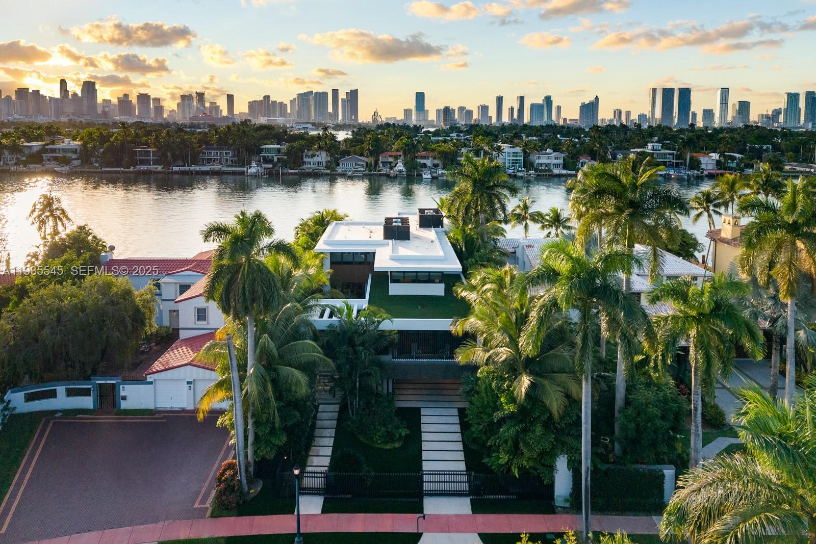 40 W Rivo Alto Dr, Miami Beach FL 33139
