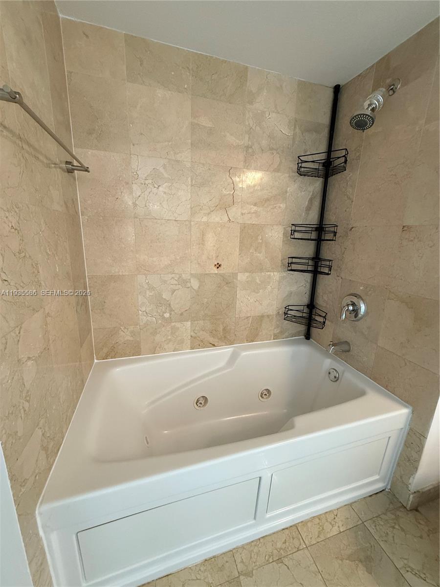 1800 N Bayshore Dr #2702, Miami FL 33132