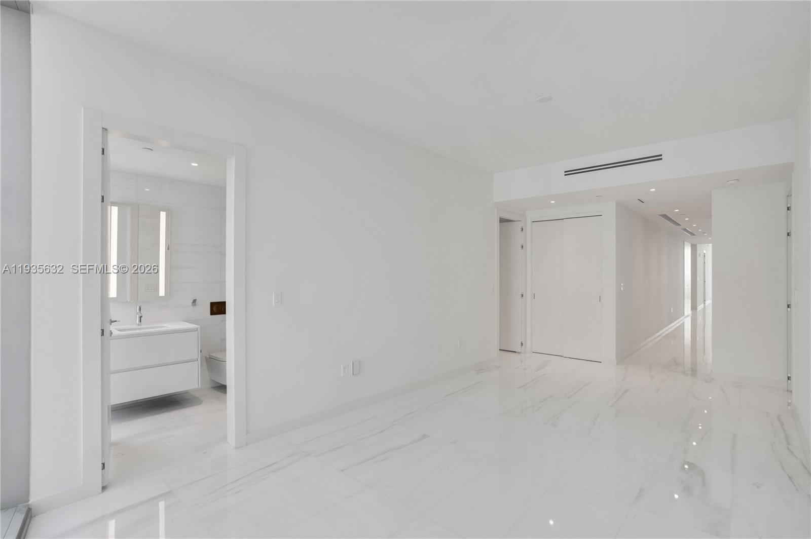 300 Biscayne Blvd Way #3704C, Miami FL 33131