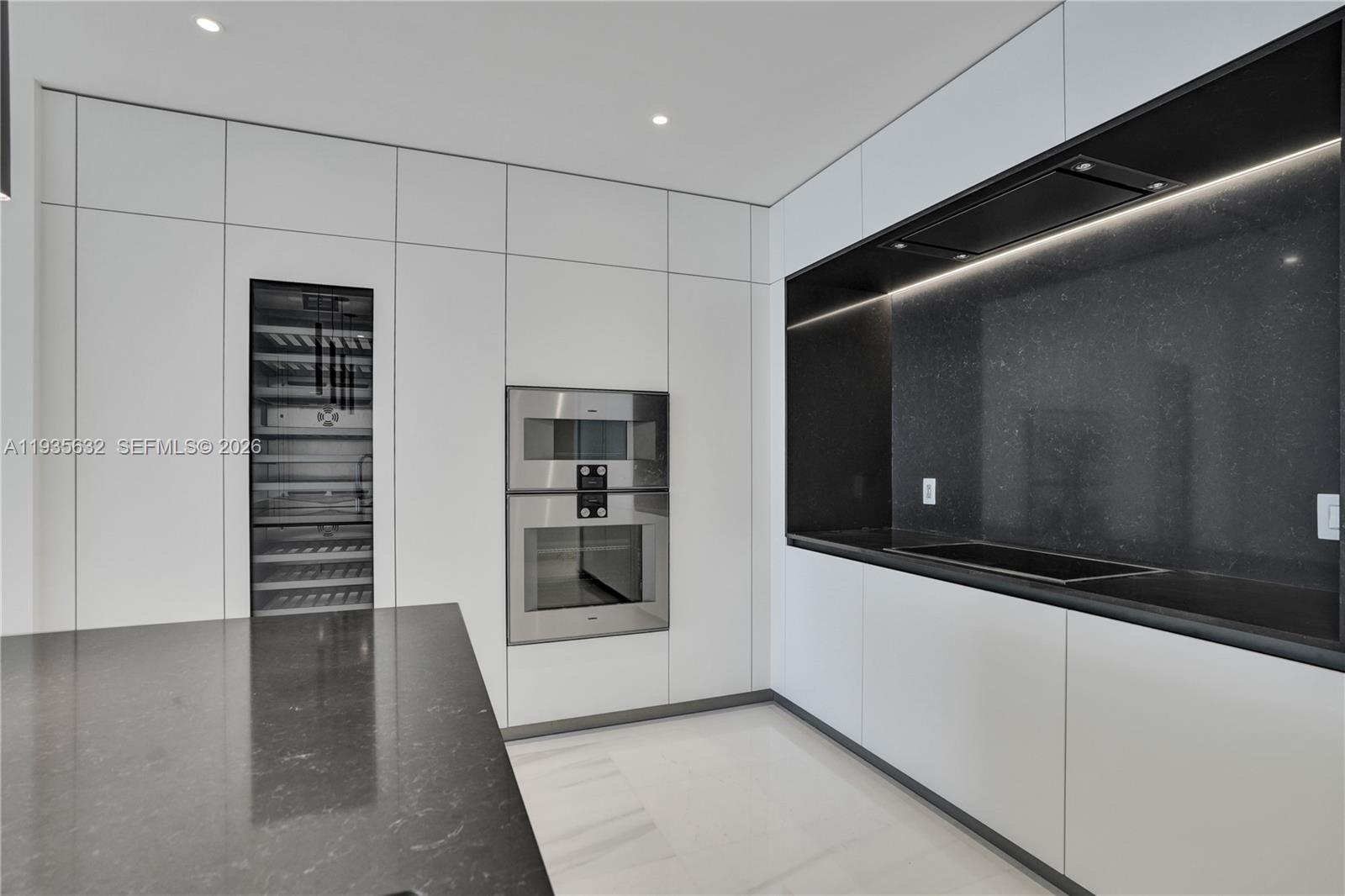300 Biscayne Blvd Way #3704C, Miami FL 33131