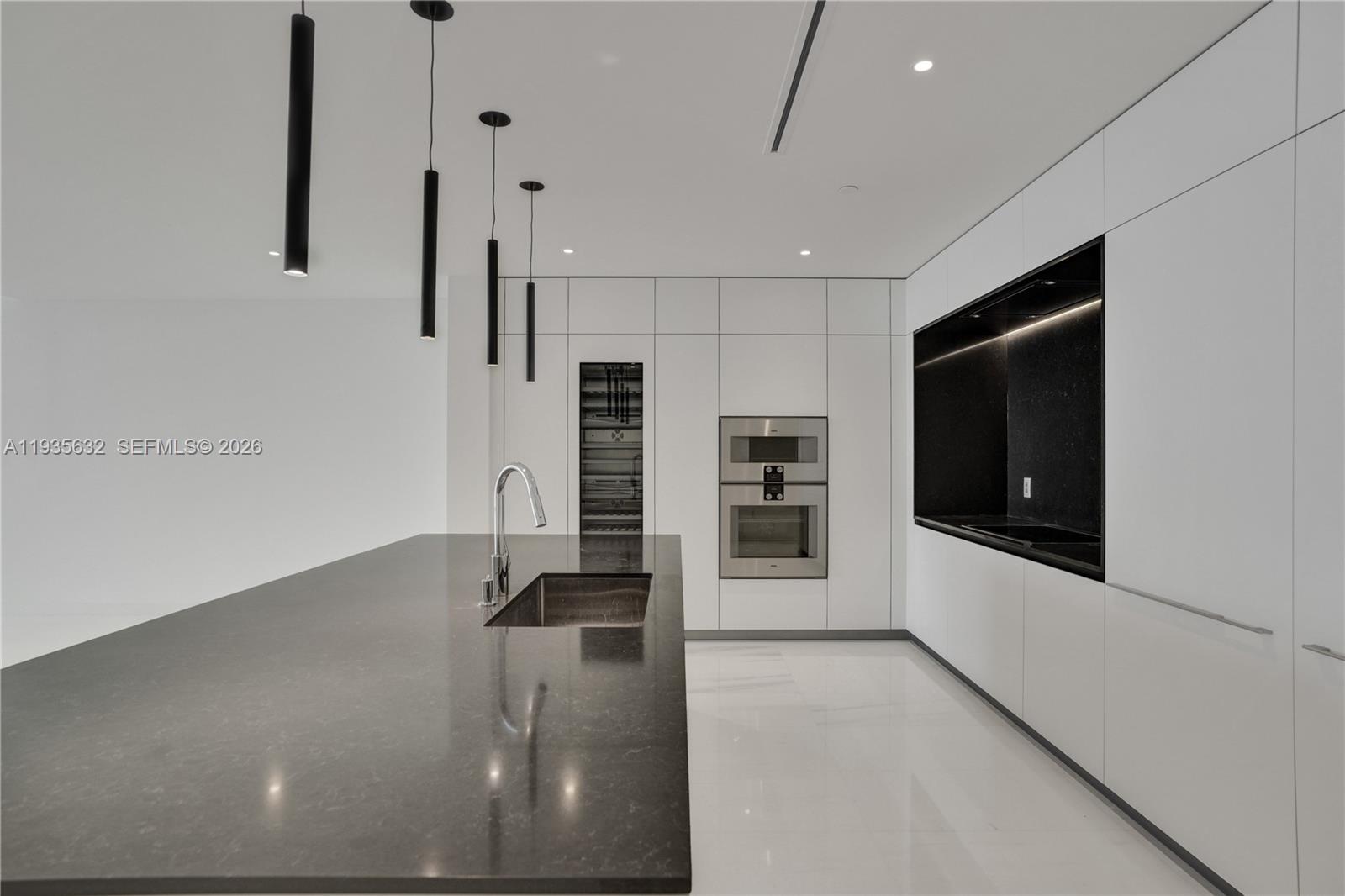 300 Biscayne Blvd Way #3704C, Miami FL 33131