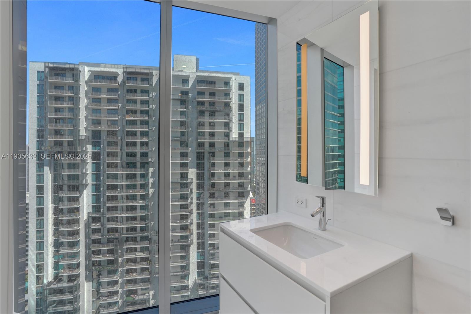 300 Biscayne Blvd Way #3704C, Miami FL 33131