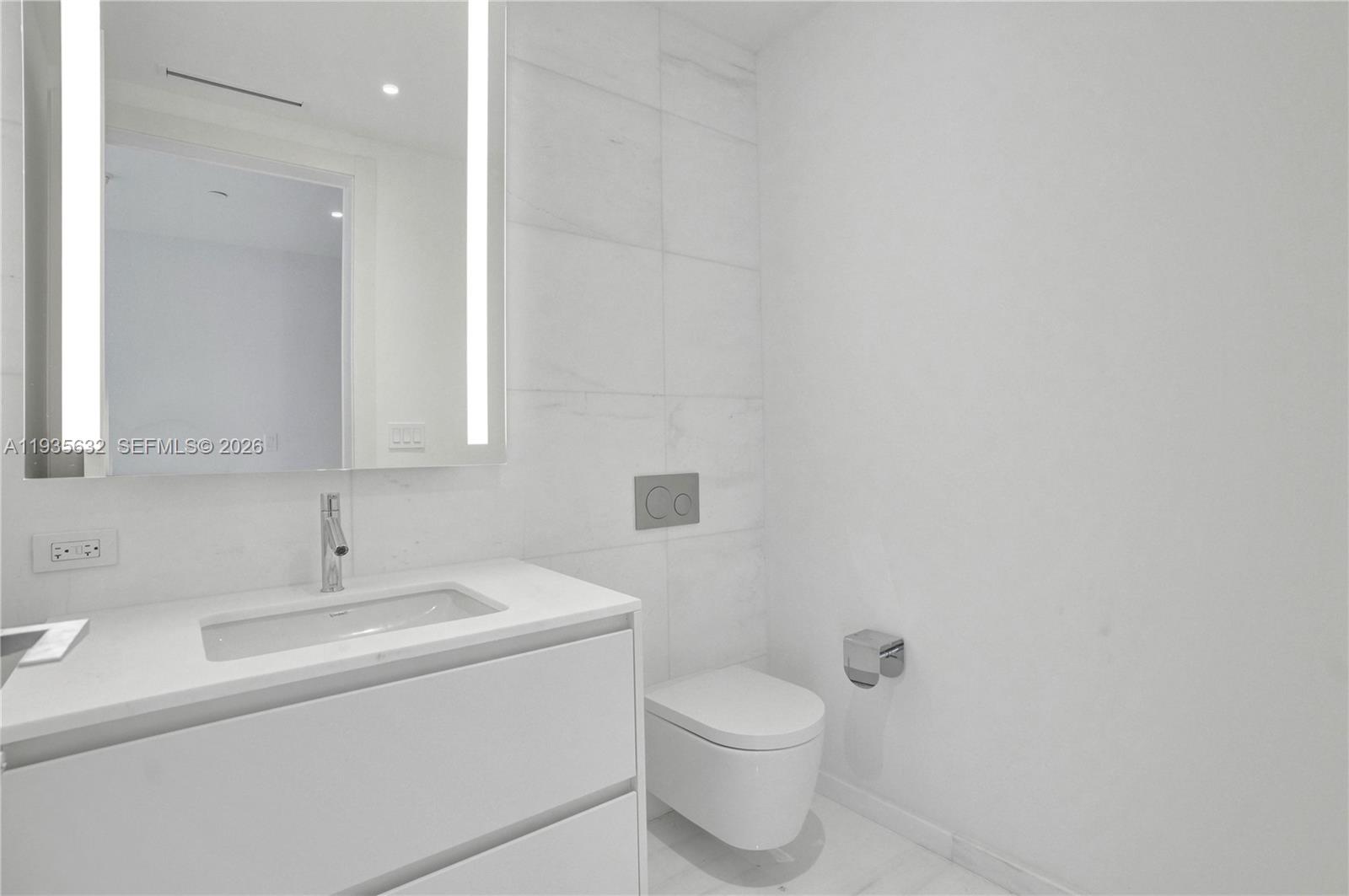 300 Biscayne Blvd Way #3704C, Miami FL 33131