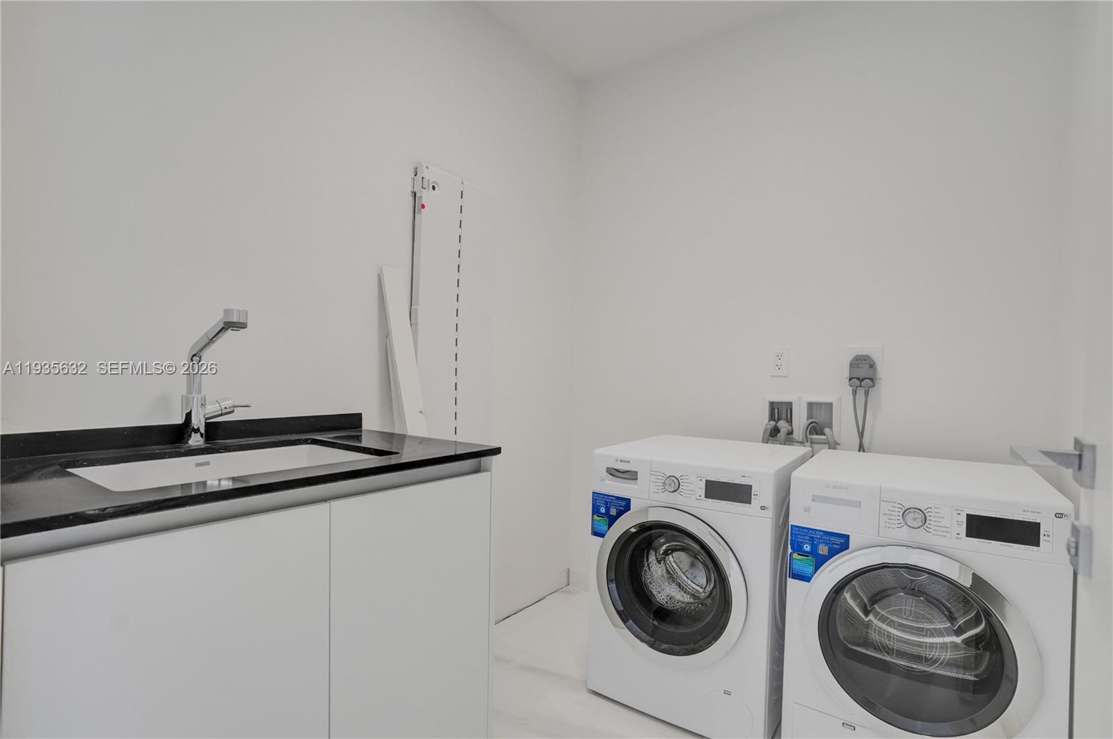 300 Biscayne Blvd Way #3704C, Miami FL 33131