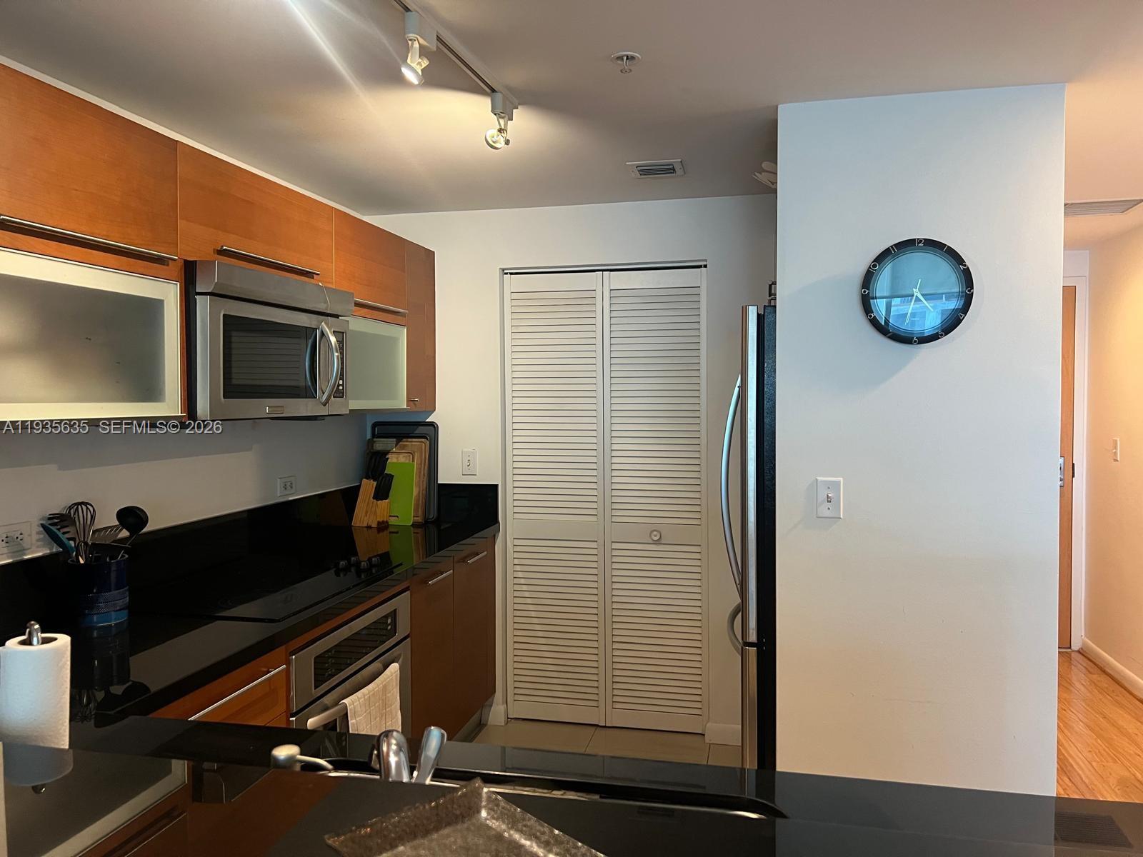 244 Biscayne Blvd #1904, Miami FL 33132