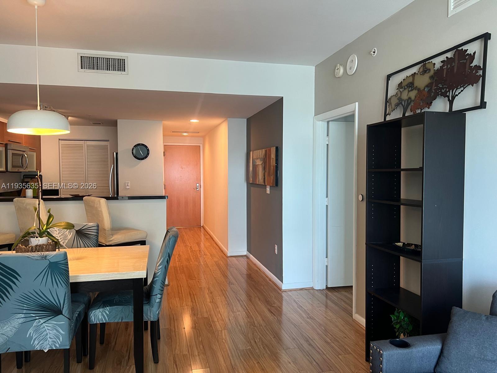244 Biscayne Blvd #1904, Miami FL 33132