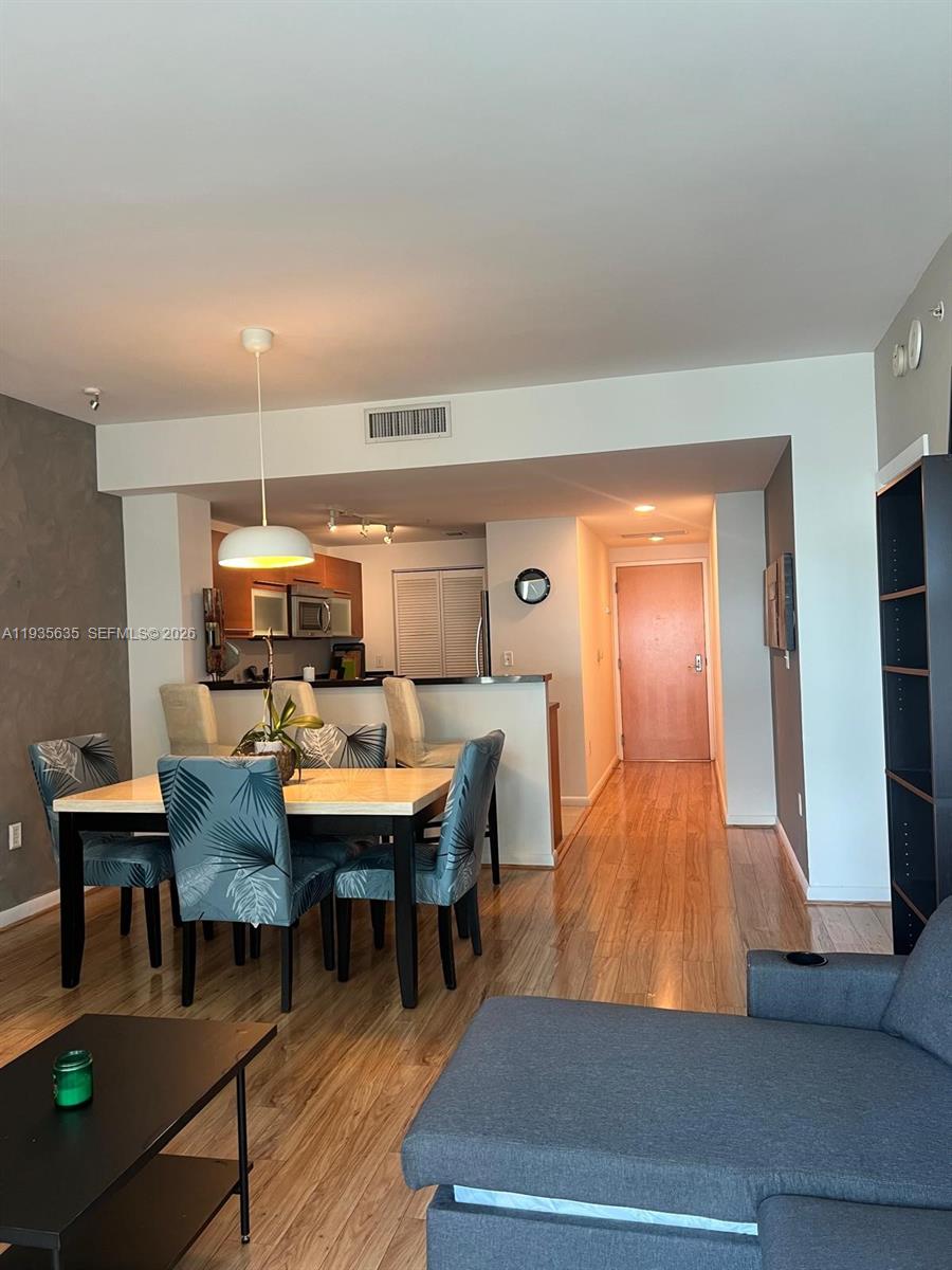 244 Biscayne Blvd #1904, Miami FL 33132