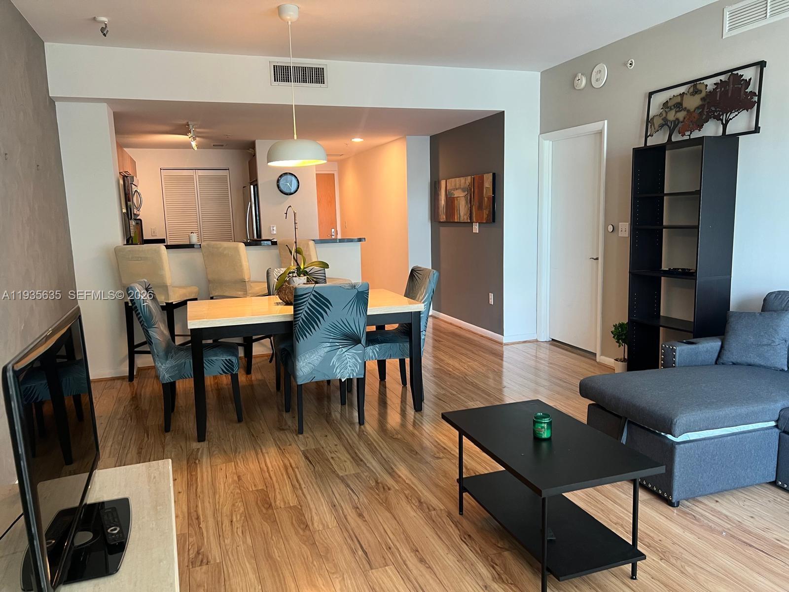 244 Biscayne Blvd #1904, Miami FL 33132