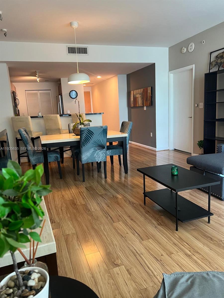 244 Biscayne Blvd #1904, Miami FL 33132