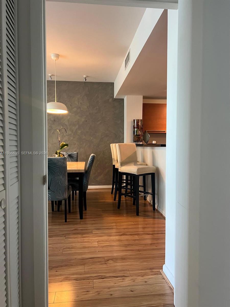 244 Biscayne Blvd #1904, Miami FL 33132