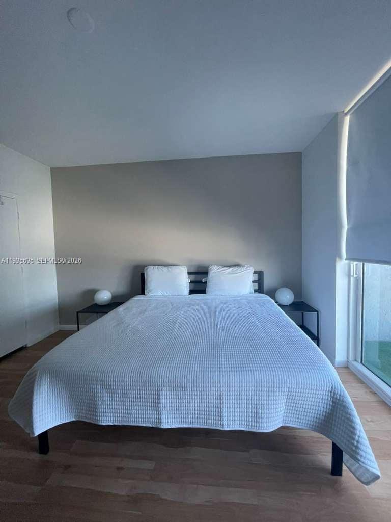 244 Biscayne Blvd #1904, Miami FL 33132