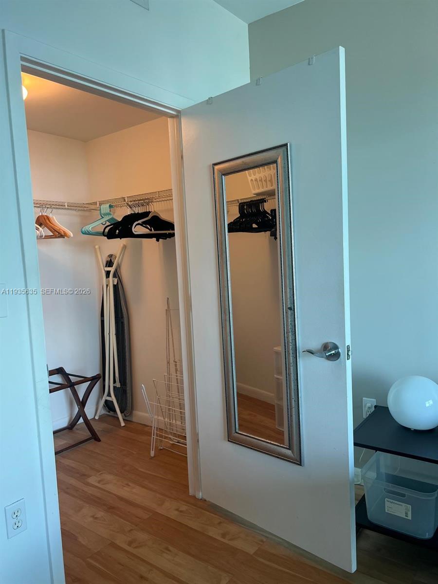 244 Biscayne Blvd #1904, Miami FL 33132