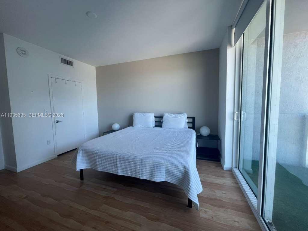244 Biscayne Blvd #1904, Miami FL 33132