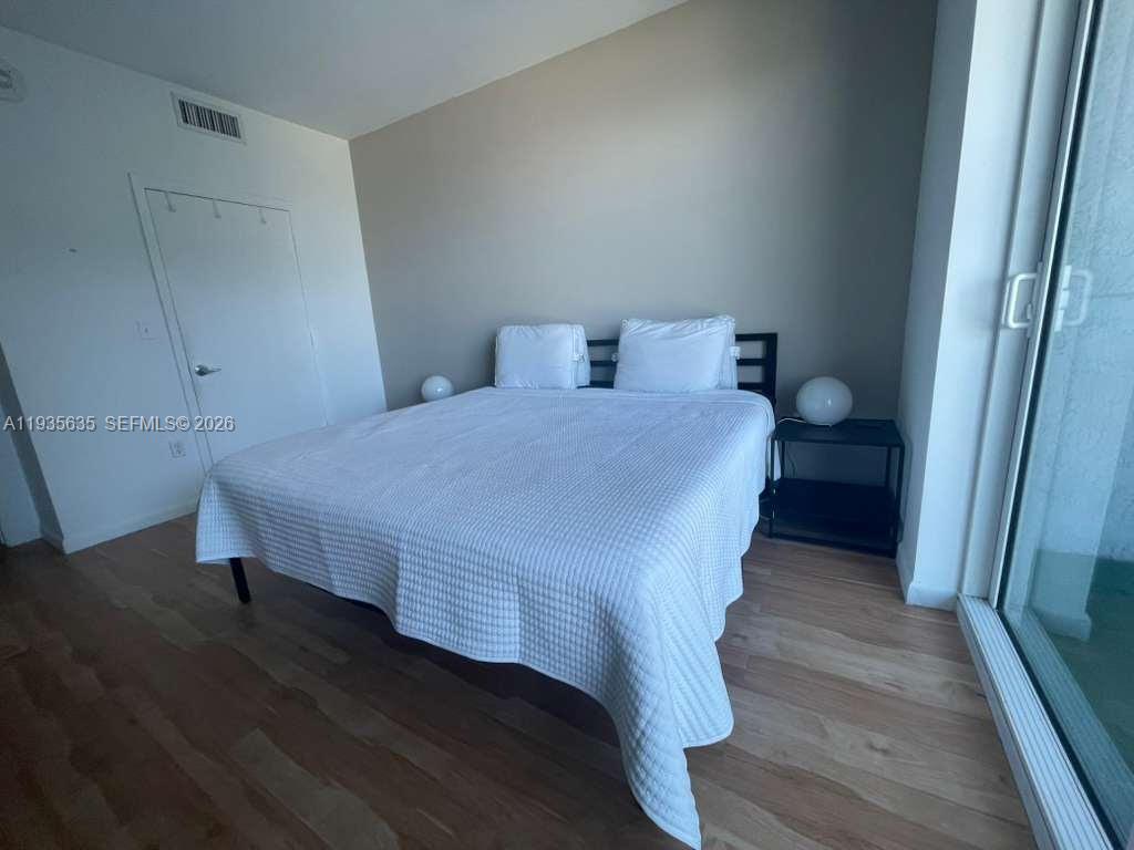 244 Biscayne Blvd #1904, Miami FL 33132