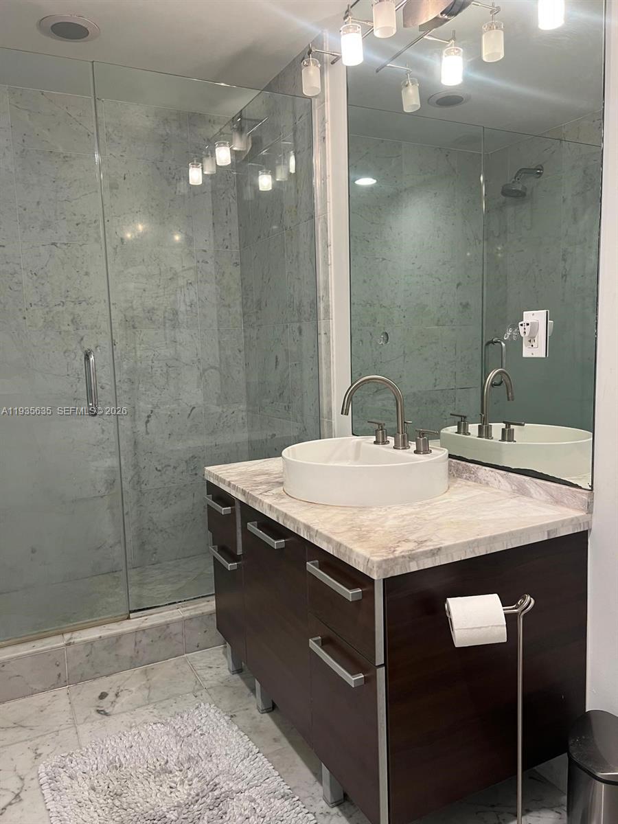 244 Biscayne Blvd #1904, Miami FL 33132