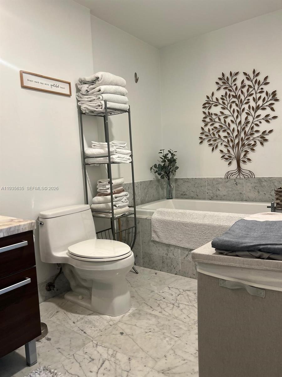 244 Biscayne Blvd #1904, Miami FL 33132