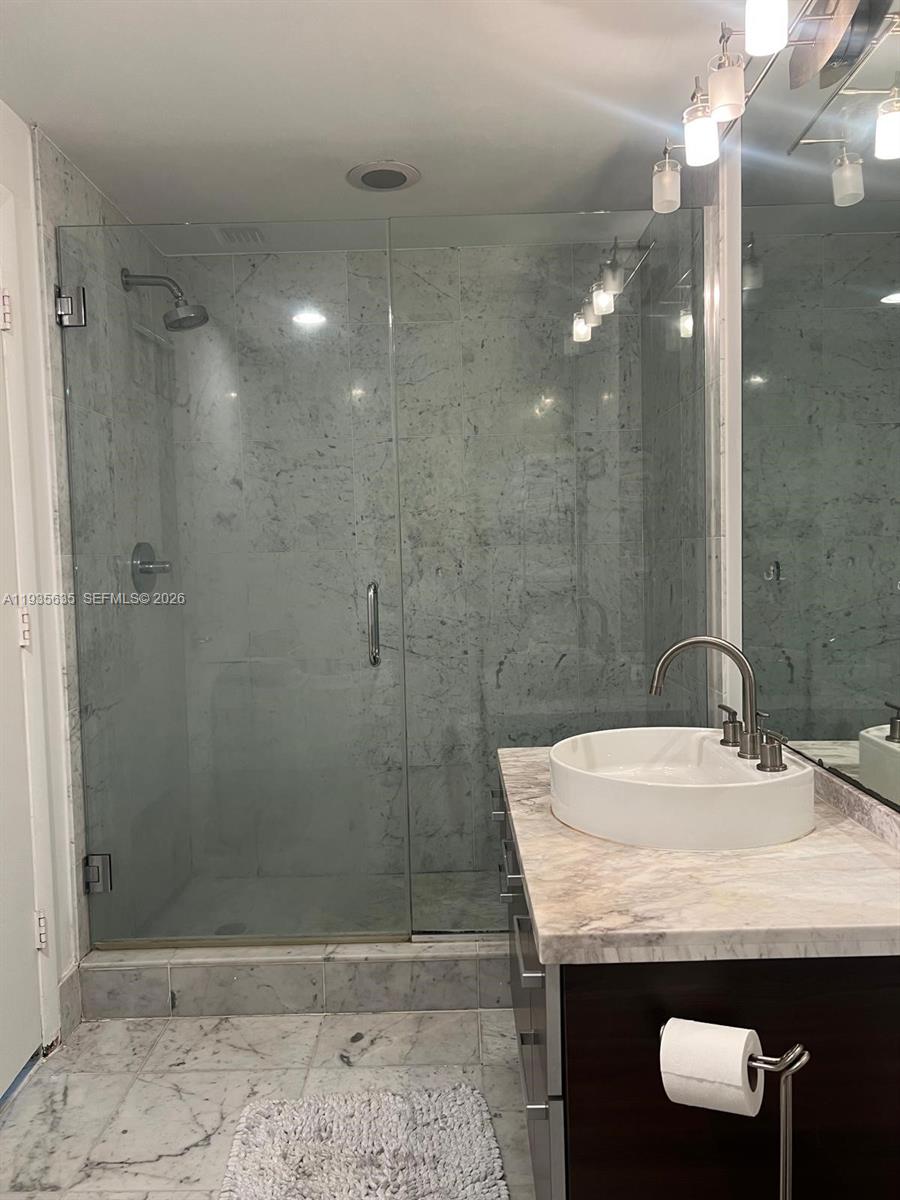 244 Biscayne Blvd #1904, Miami FL 33132