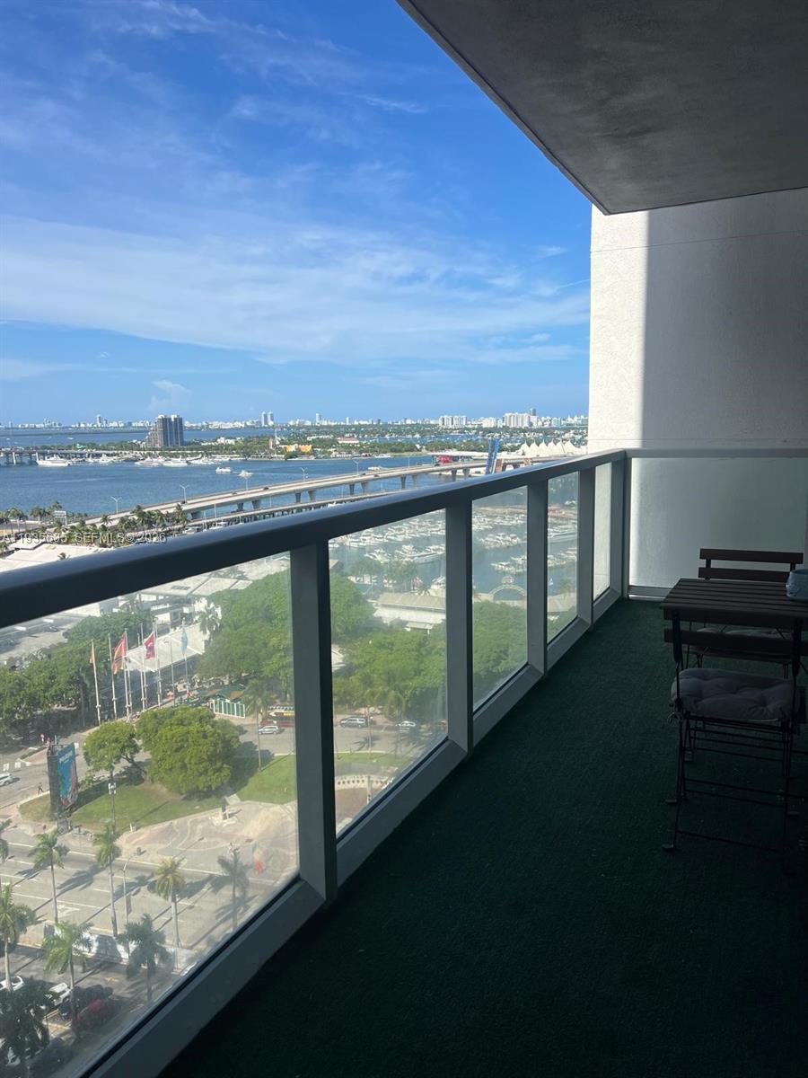 244 Biscayne Blvd #1904, Miami FL 33132