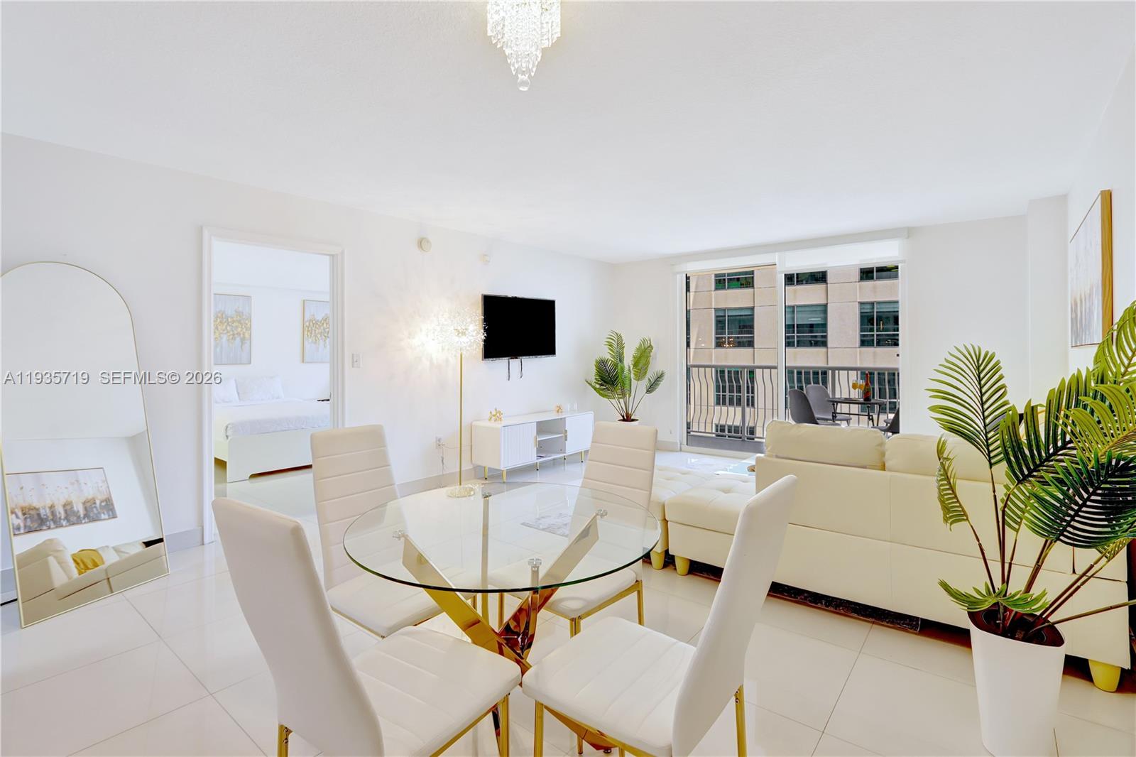 1200 Brickell Bay Dr #2504, Miami FL 33131