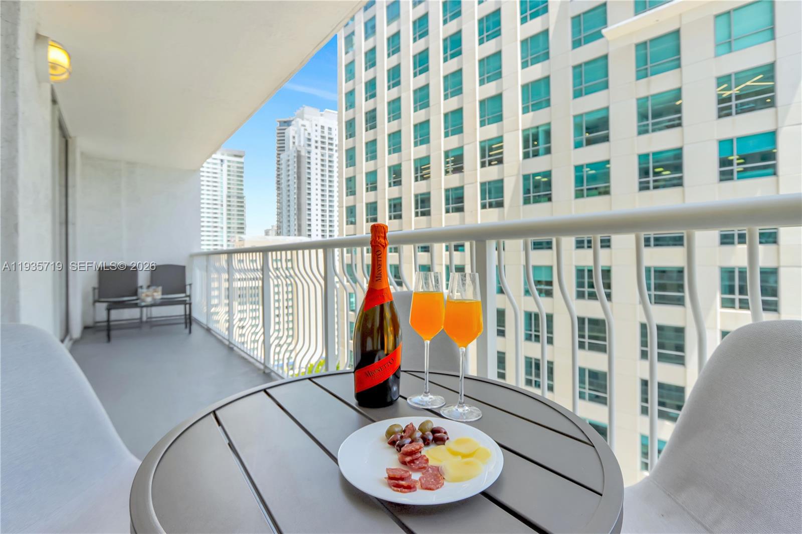 1200 Brickell Bay Dr #2504, Miami FL 33131