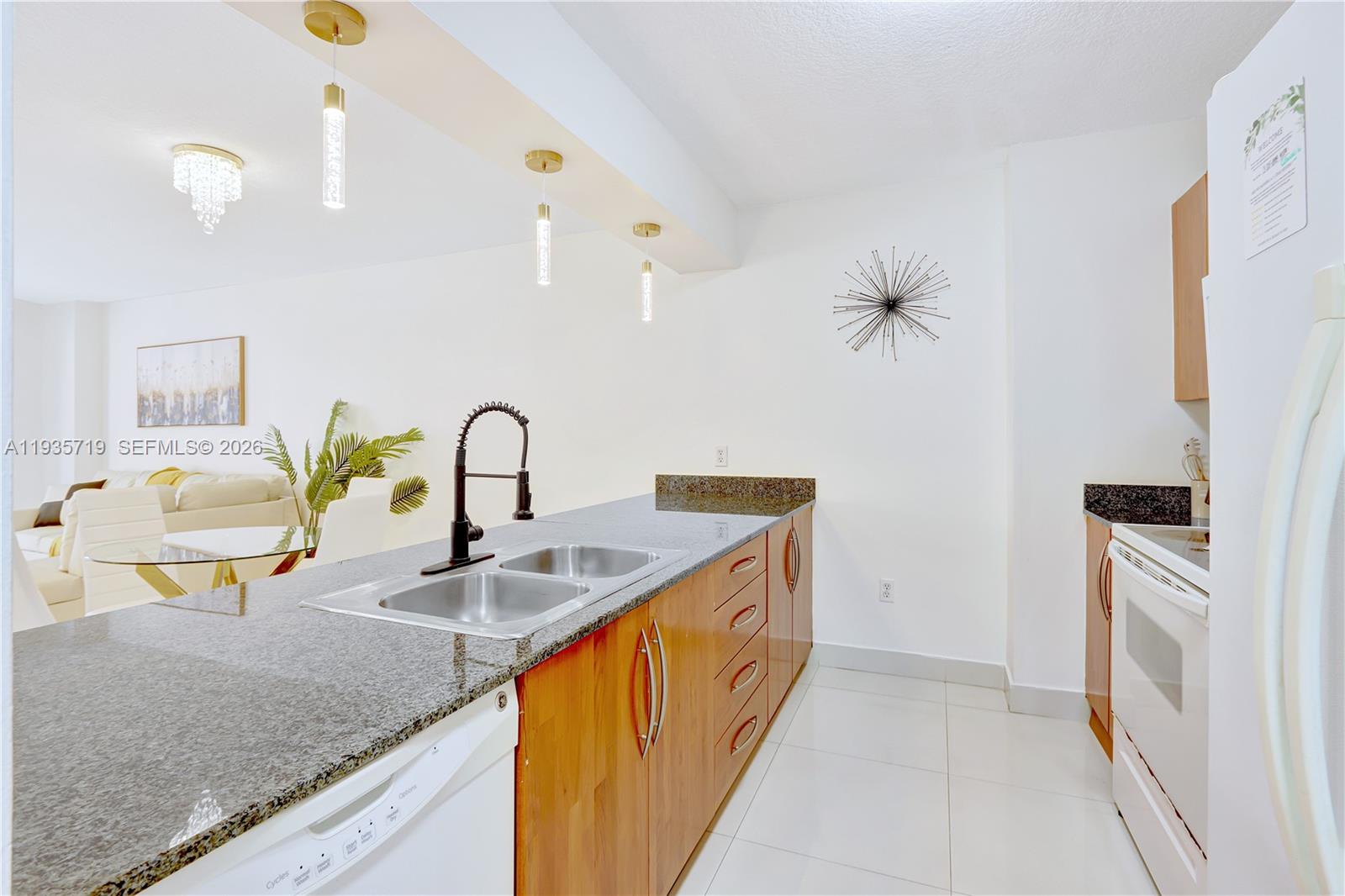 1200 Brickell Bay Dr #2504, Miami FL 33131