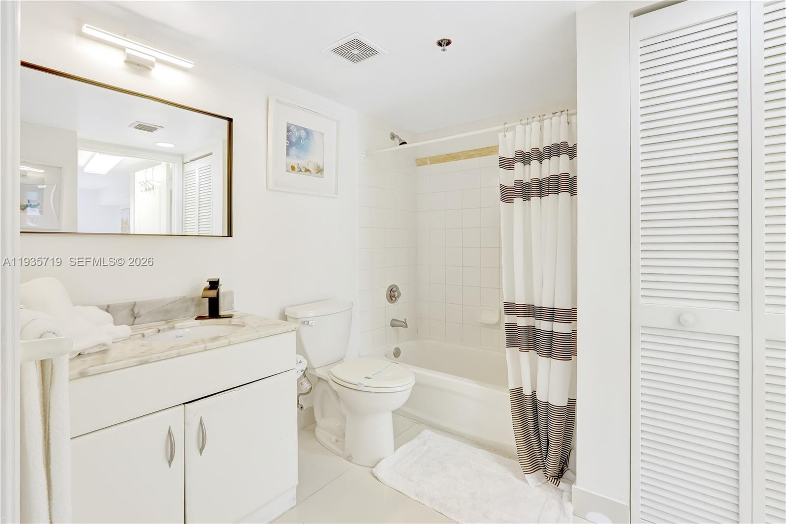 1200 Brickell Bay Dr #2504, Miami FL 33131