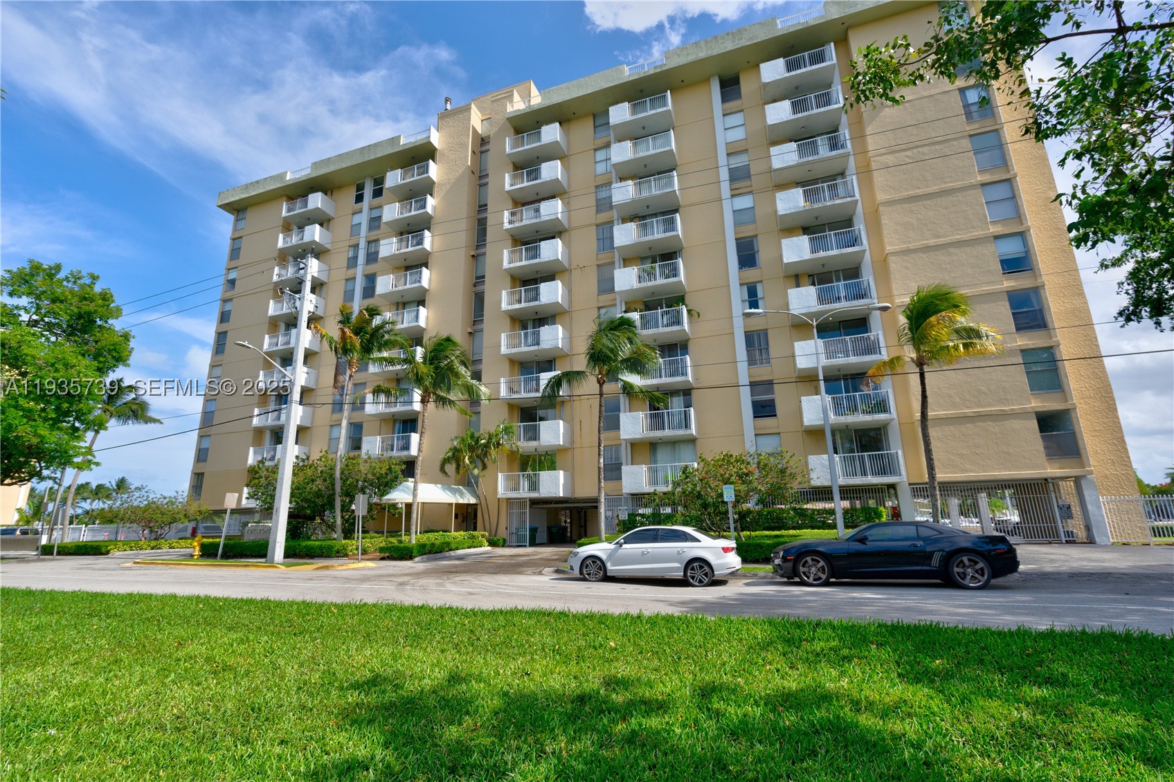 2000 NE 135th St #908, North Miami FL 33181