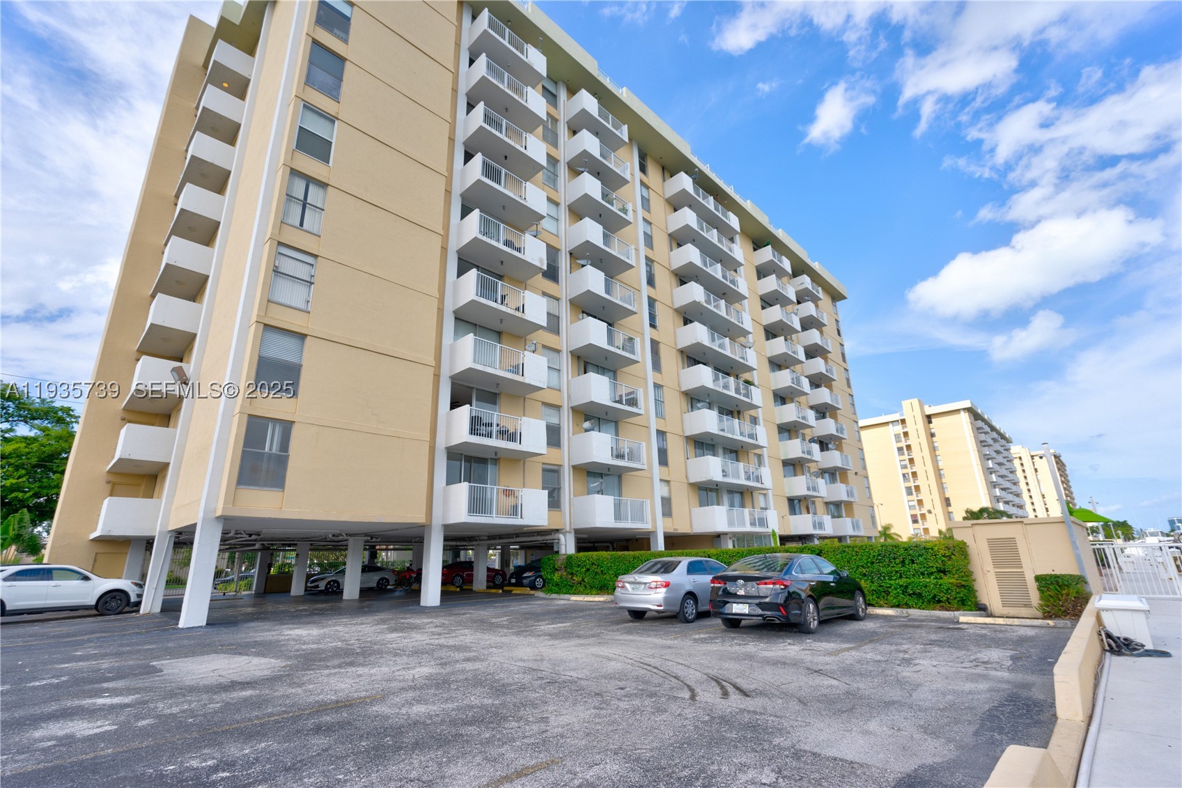 2000 NE 135th St #908, North Miami FL 33181