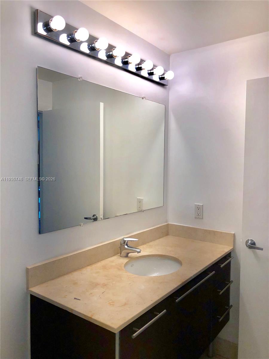 1900 N Bayshore Dr #3305, Miami FL 33132