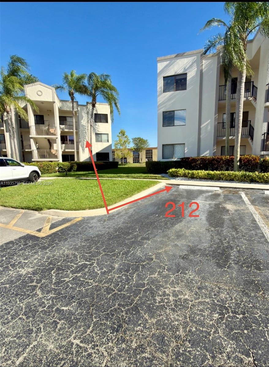 10426 E Clairmont Cir #212, Tamarac FL 33321