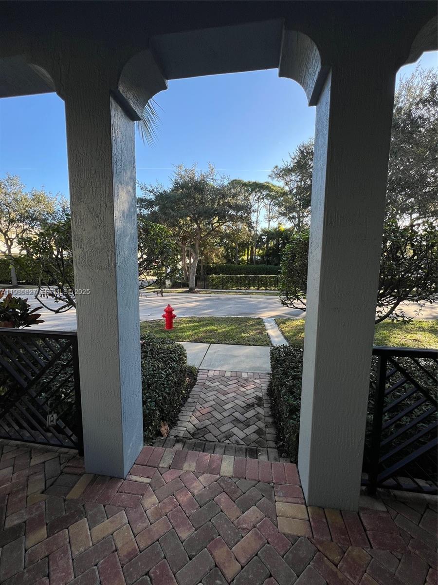 184 W Bay Cedar Cir, Jupiter FL 33458