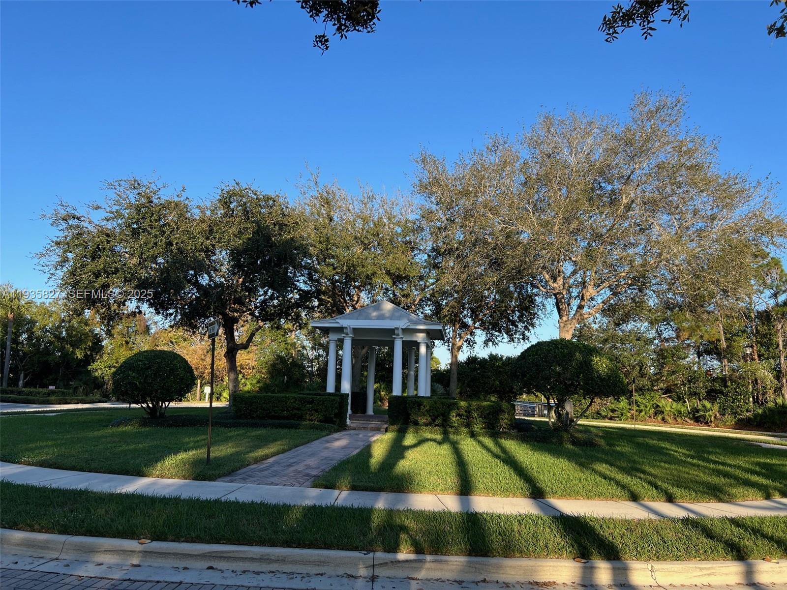 184 W Bay Cedar Cir, Jupiter FL 33458