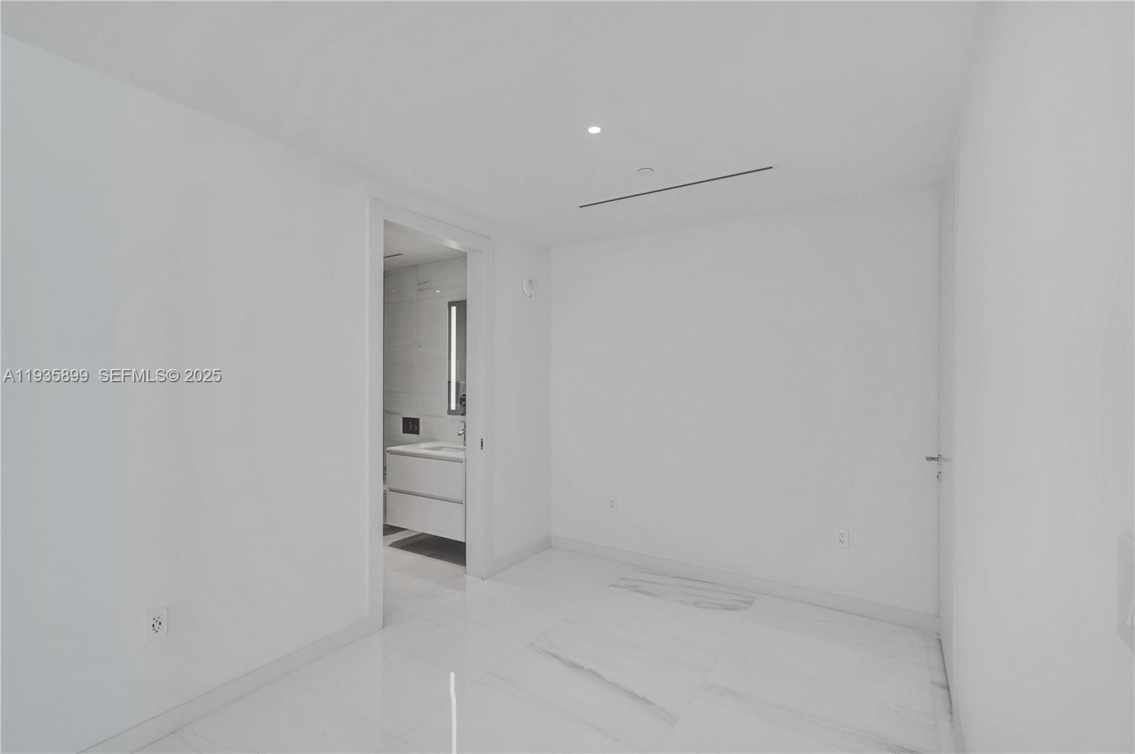 300 Biscayne Boulevard Way #3605W, Miami FL 33131