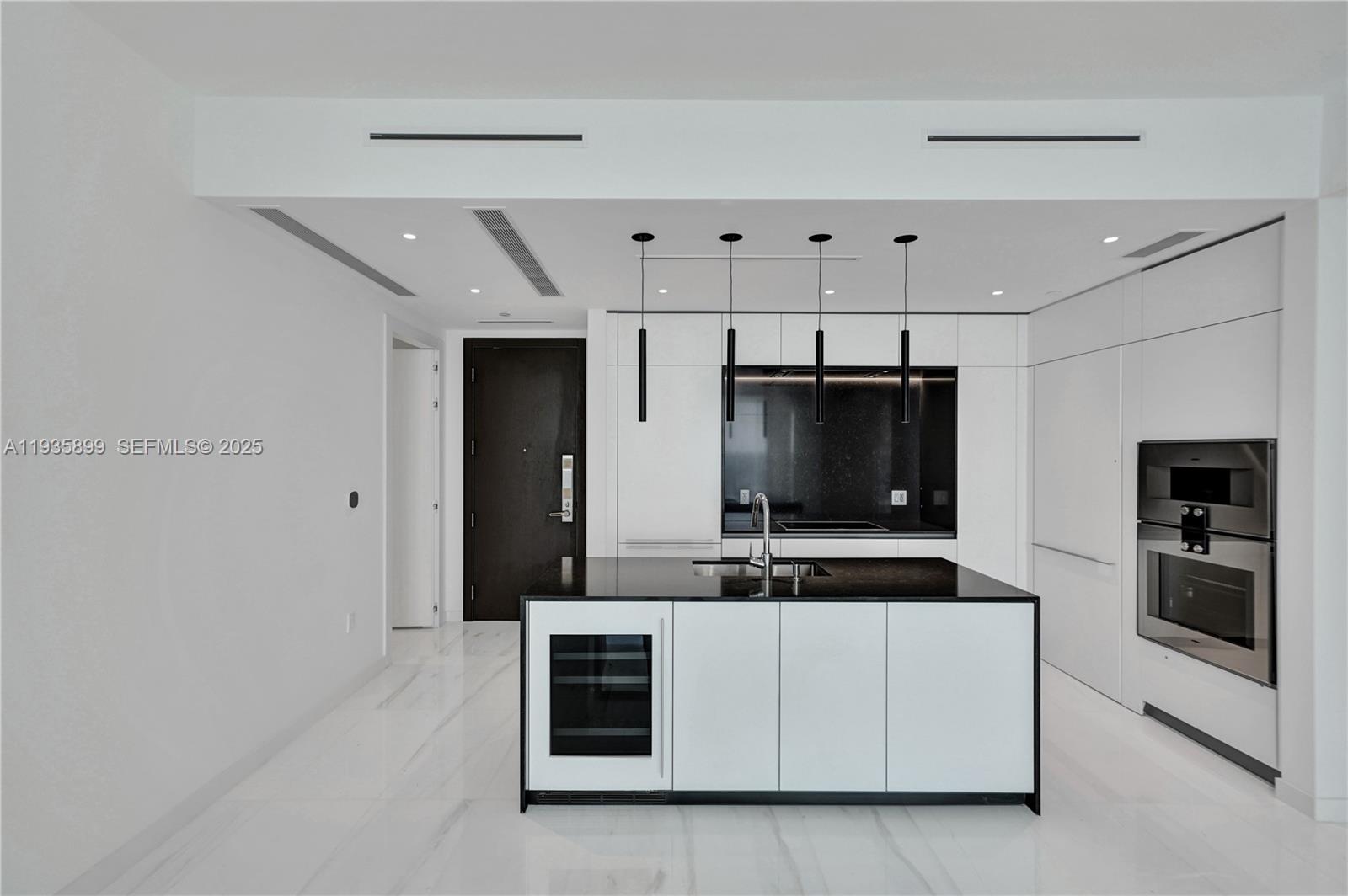300 Biscayne Boulevard Way #3605W, Miami FL 33131