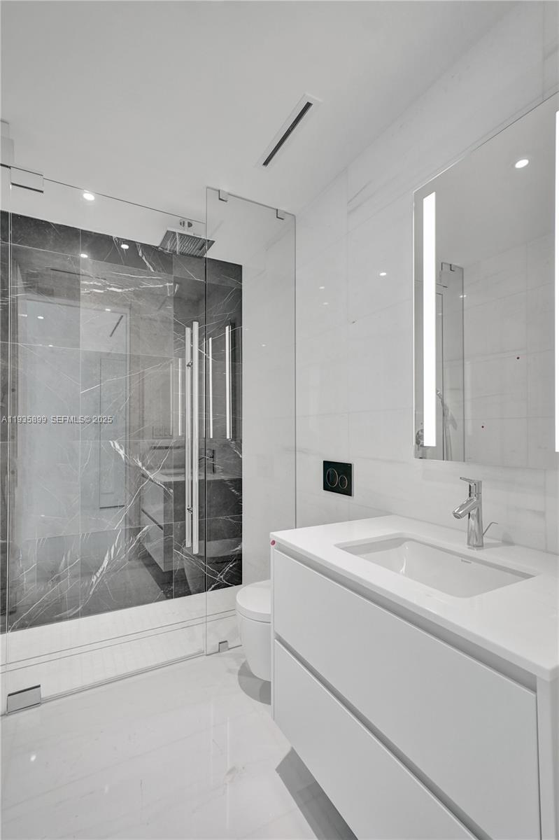 300 Biscayne Boulevard Way #3605W, Miami FL 33131