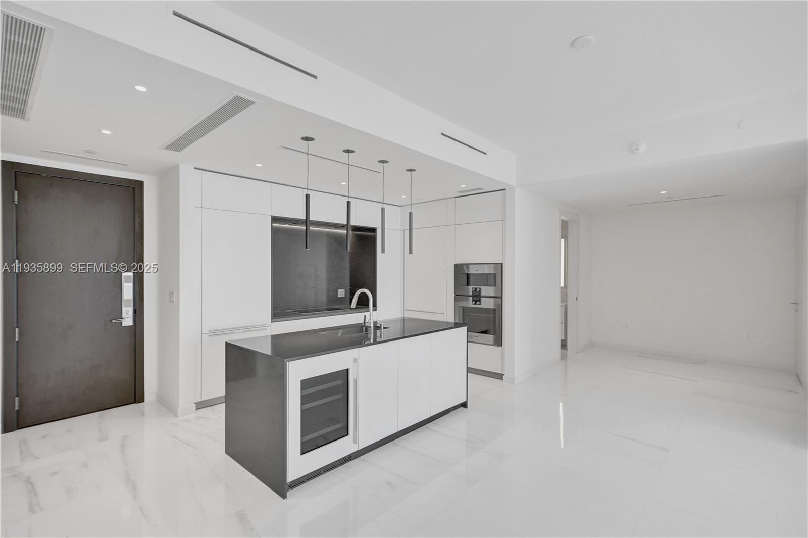 300 Biscayne Boulevard Way #3605W, Miami FL 33131