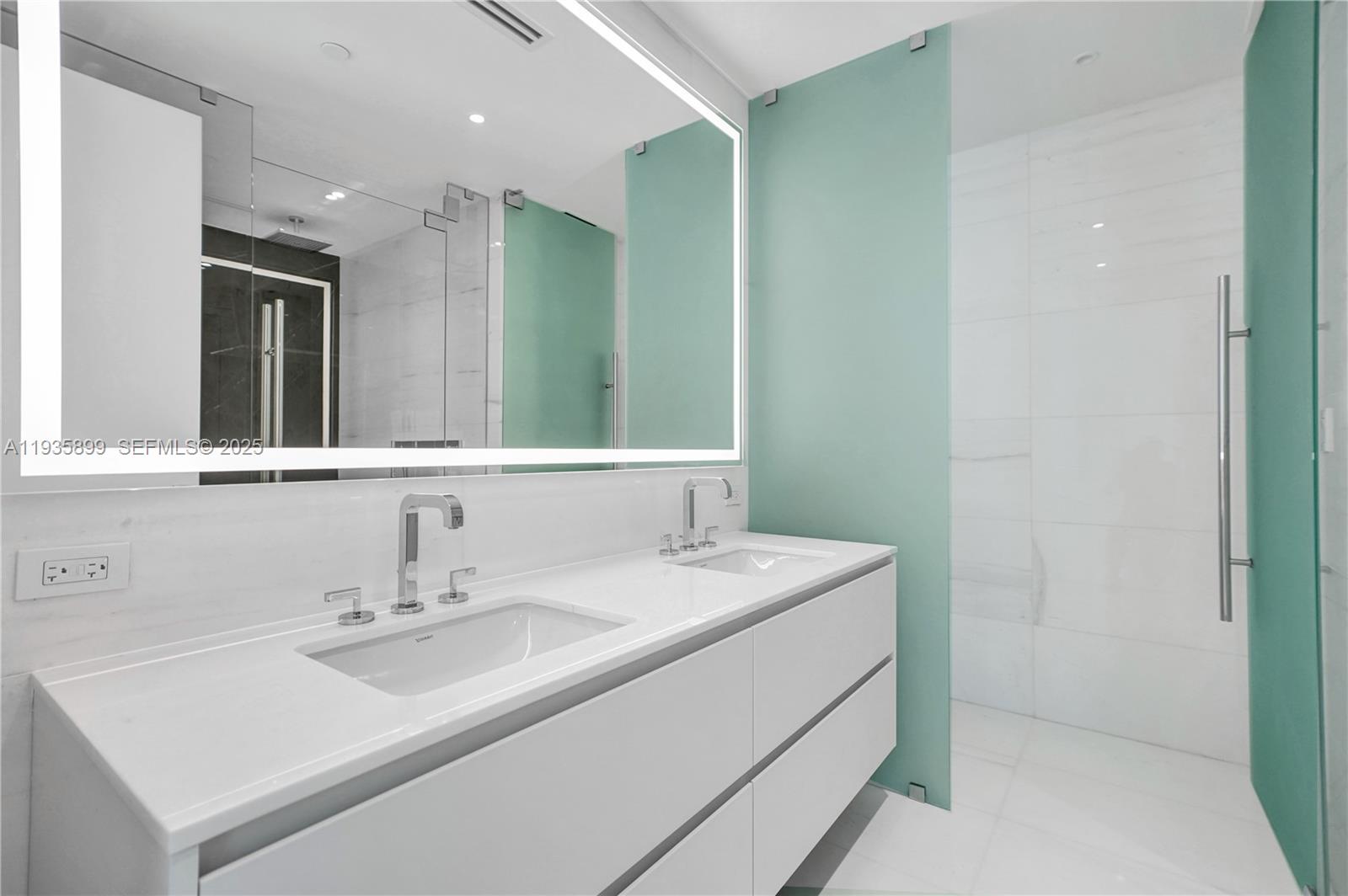 300 Biscayne Boulevard Way #3605W, Miami FL 33131