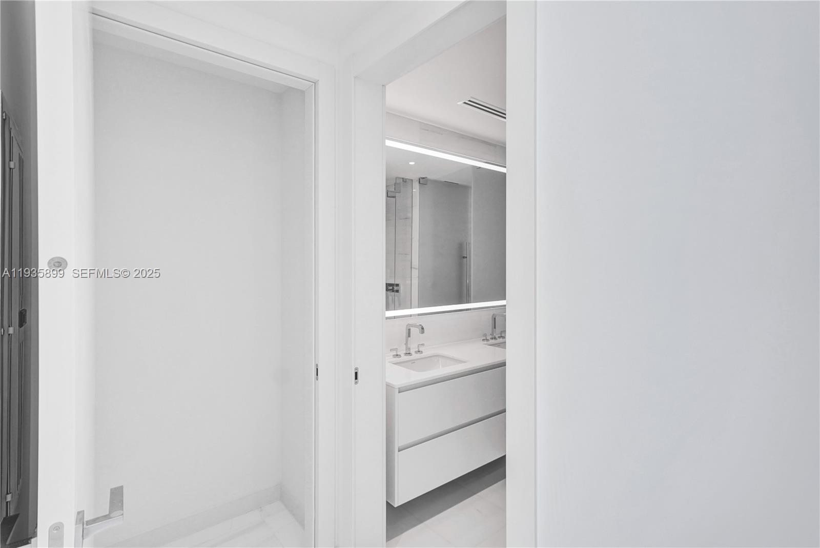 300 Biscayne Boulevard Way #3605W, Miami FL 33131
