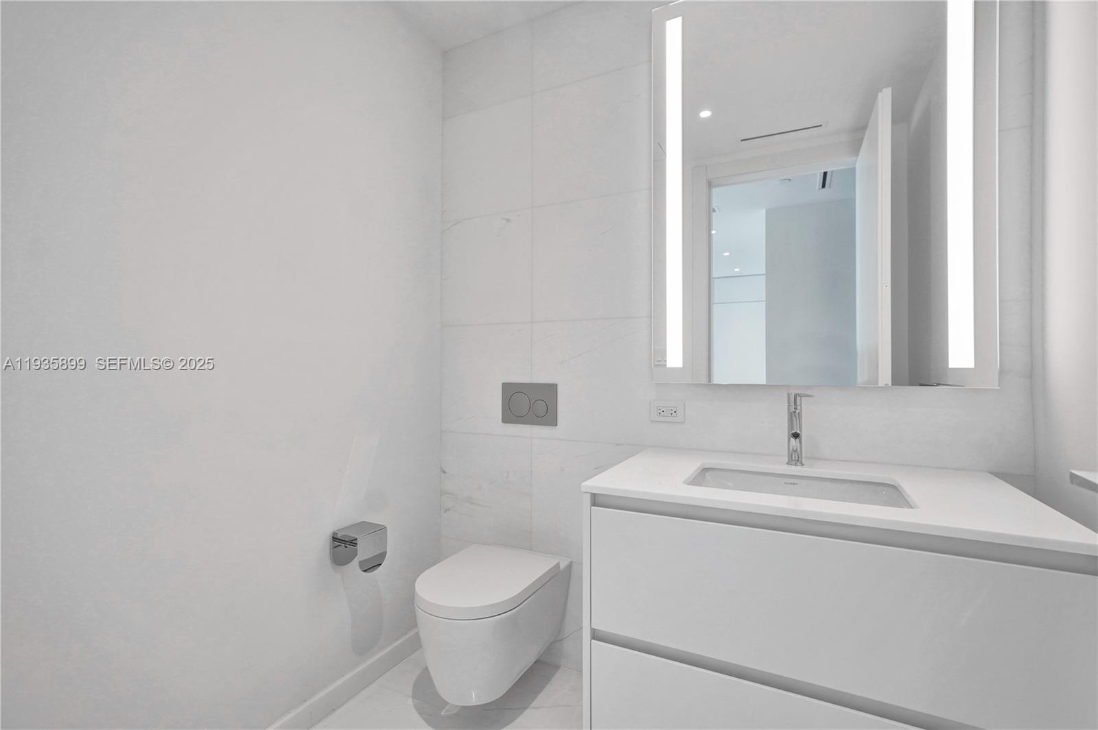 300 Biscayne Boulevard Way #3605W, Miami FL 33131