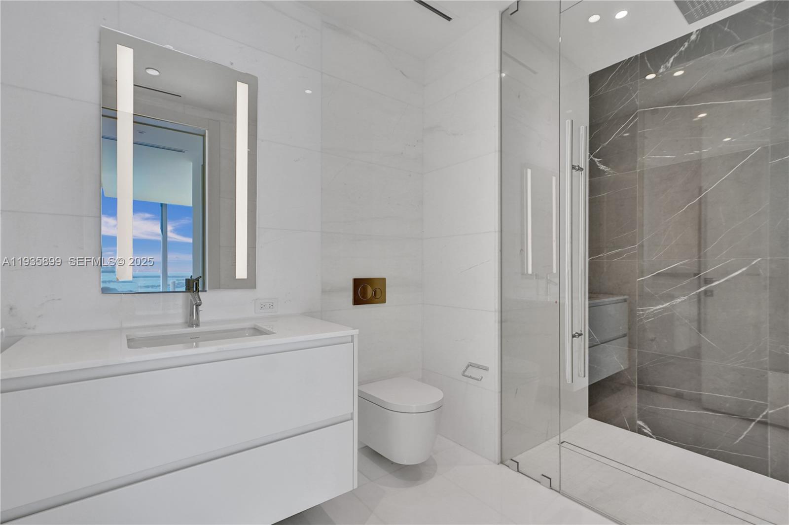 300 Biscayne Boulevard Way #3605W, Miami FL 33131